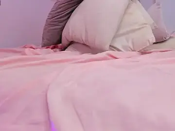 Stripchat Sex Cam of Kitty_lulu_