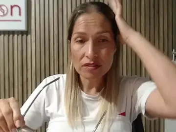 Stripchat Live Sex Cam of Greys_Mandahian