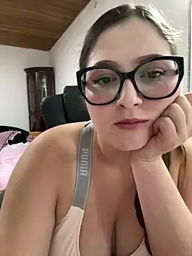Stripchat Best live sex cam show of Kamilla_Loop
