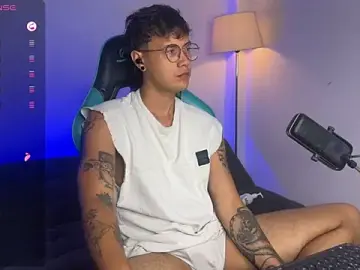 Stripchat Adult Webcam of LeaneSeb
