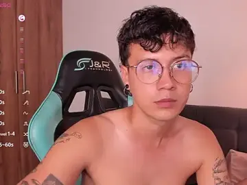 Stripchat Adult Webcam of LeaneSeb