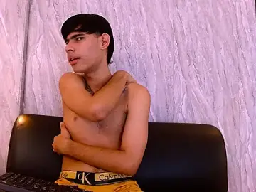 Stripchat Free Live Porn of Kevin_Brooks1