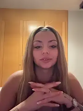 Stripchat Sex Cam of Noeliagglow