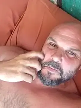 Stripchat Live Sex Cam of Javierchico