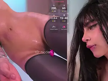 Stripchat Best live sex cam show of nicdani_1