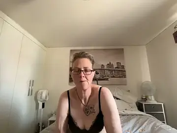 Stripchat Adult Webcam of Curvy-Jinx