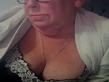 Stripchat Sex Cam of Playful_MILF_Demi