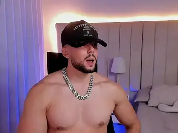 Stripchat Live Sex Cam of leo_king7