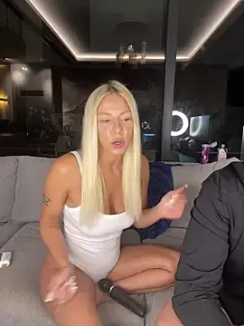 Stripchat Live Sex Cam of SexOnMyLvL