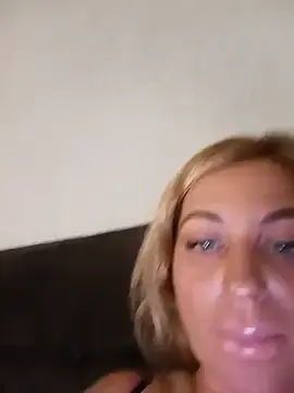 Stripchat Live Porn of MiaMooly