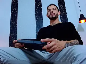 Stripchat Sex Cam of Erick_Wall