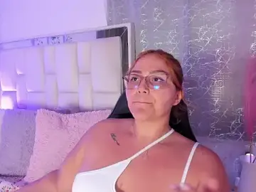 Stripchat Nude Webcam of LeahxBarker