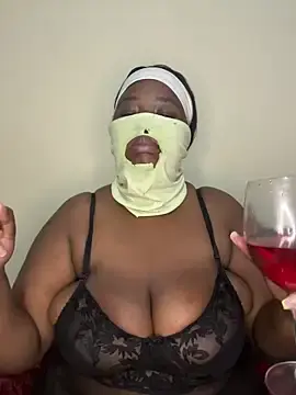 Stripchat Adult Webcam of MaskedBootyLicious28