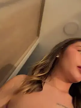 Stripchat Live Sex Cam of Your_Honeey