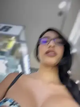 Stripchat Free Porn Cam of DulceLenns