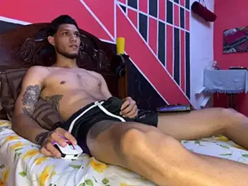 Stripchat Free Live Porn of tanned_boy