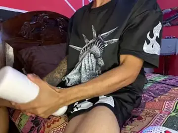 Stripchat Live Sex of tanned_boy