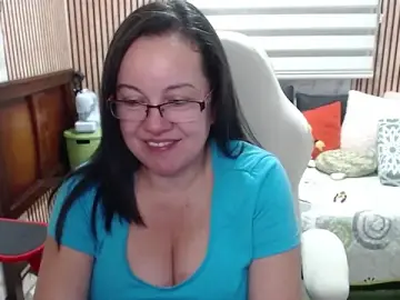 Stripchat Free Porn Cam of Sonialorens_