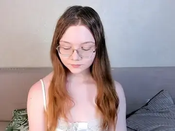 Stripchat Sex Cam of lola_luminarc