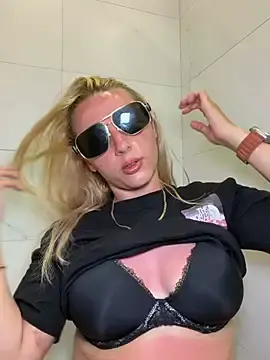 Stripchat Sex Cam of Strongqueen