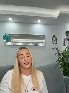 Stripchat Watch Live Sex Cams of Strongqueen
