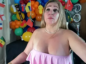 Stripchat Live Porn of Danna_topless