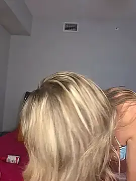 Stripchat Live Sex Cam of TSSinn