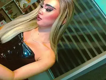 Stripchat Live Sex Cam of HOLLYWOOD_QUEEN_88