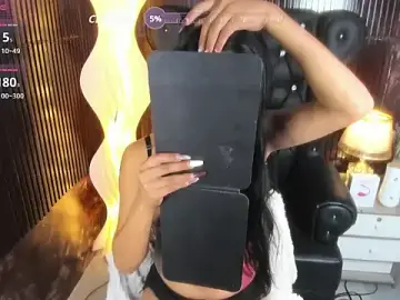 Stripchat Sex Cam of Naya_Hilton