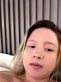 Stripchat Watch Live Sex Cams of MiaPetit_