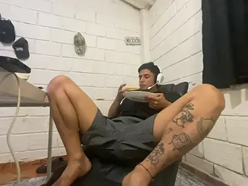 Stripchat Live Sex Cam of Max_TheHorseDick