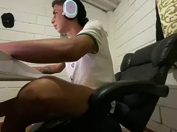 Stripchat Best live sex cam show of Max_TheHorseDick