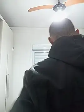 Stripchat Watch Live Sex Cams of emrehliug12