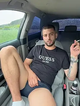 Stripchat Live Sex Cam of Pablo_Hornyguy95