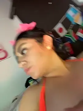 Stripchat Free Porn Cam of halana_squirts