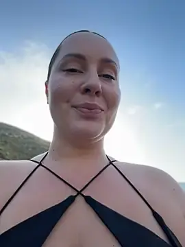 Stripchat Live Sex of Mona_Plus