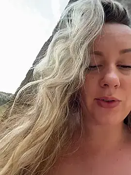 Stripchat Adult Webcam of Mona_Plus