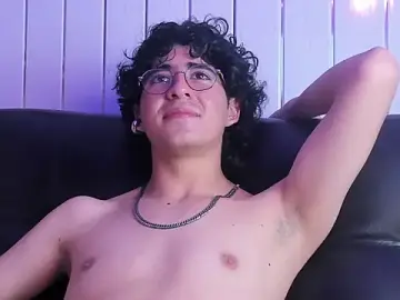 Stripchat Free Porn Cam of ElliotNoir