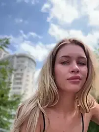 Stripchat Adult Webcam of KikiWatson
