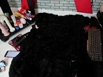 Stripchat Sex Cam of hillary_bigbutt