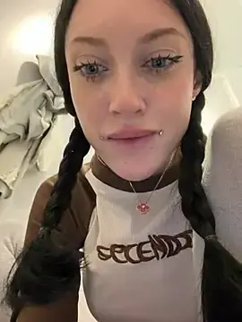 Stripchat Live Sex Cam of Melissa_crazy