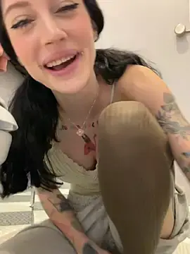 Stripchat Sex Cam of Melissa_crazy
