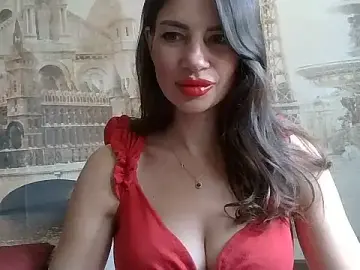 Stripchat Live Sex of KikoBirds29