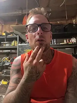 Stripchat Live Sex Cam of WIDBIGWHITECOCK