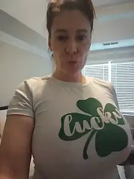 Stripchat Free Porn Cam of HollyTattoo