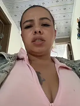 Stripchat Free Porn Cam of Ariana-07