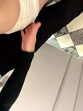 Stripchat Sex Cam of Mia_Mia_M