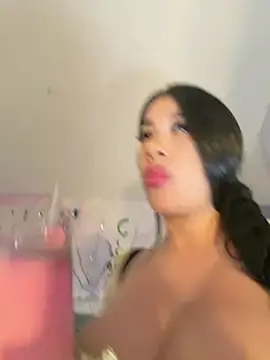 Stripchat Sex Cam of kiim_taaylor