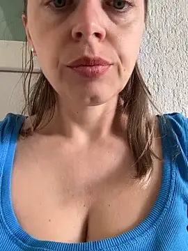 Stripchat Free Live Porn of ladywithbigass