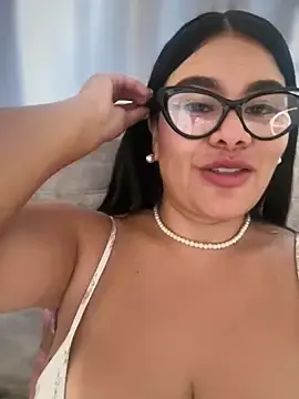 Stripchat Best live sex cam show of Issane_Peru